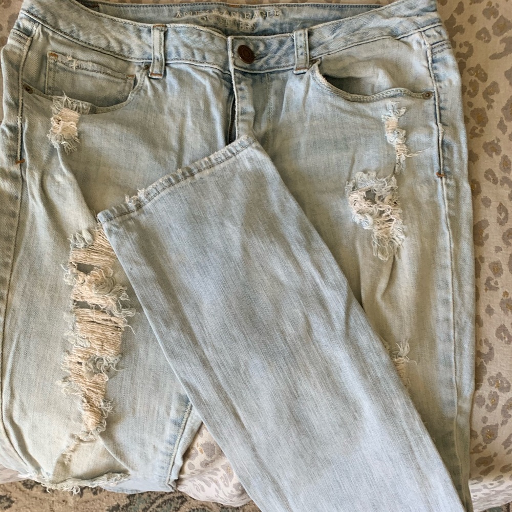 American eagle light washed distressed jeans